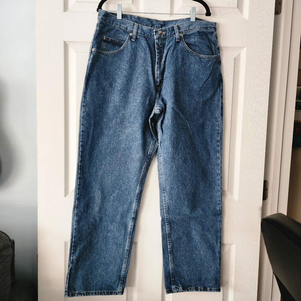 Wrangler Men's Relaxed Fit Blue Jeans